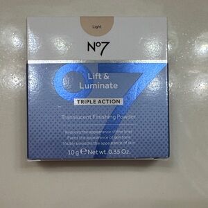 No7 Lift & Luminate Triple Action Translucent Finishing Powder - Light